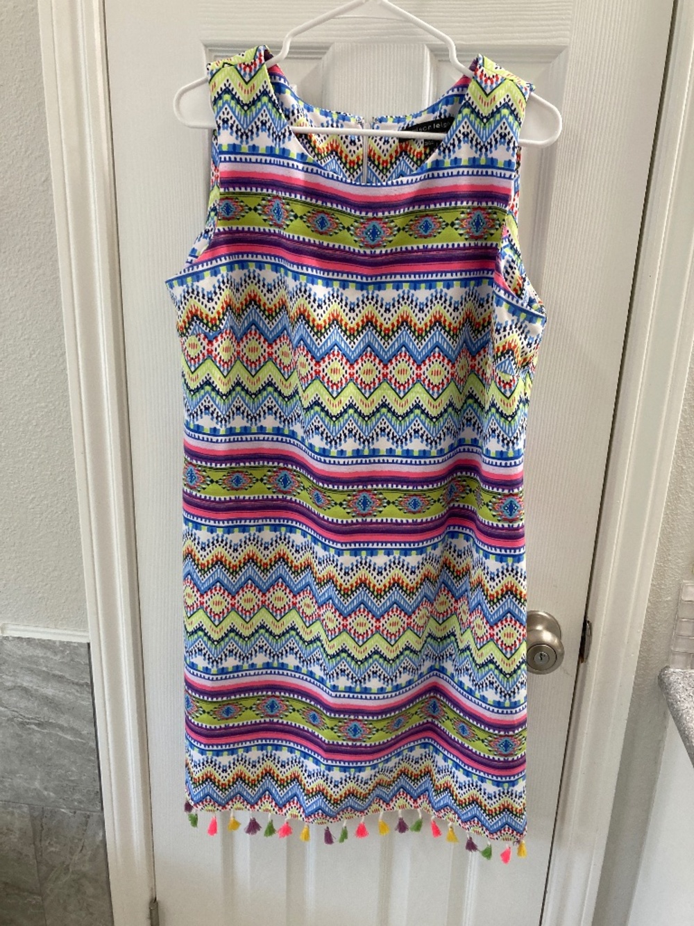 EUC Madison Leigh Size 18 Colorful Dress